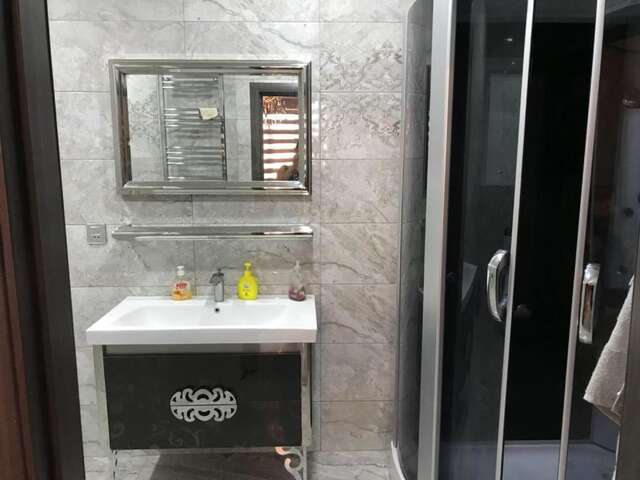 Апартаменты Metro 28 may 2 bedrooms sofa Баку-28